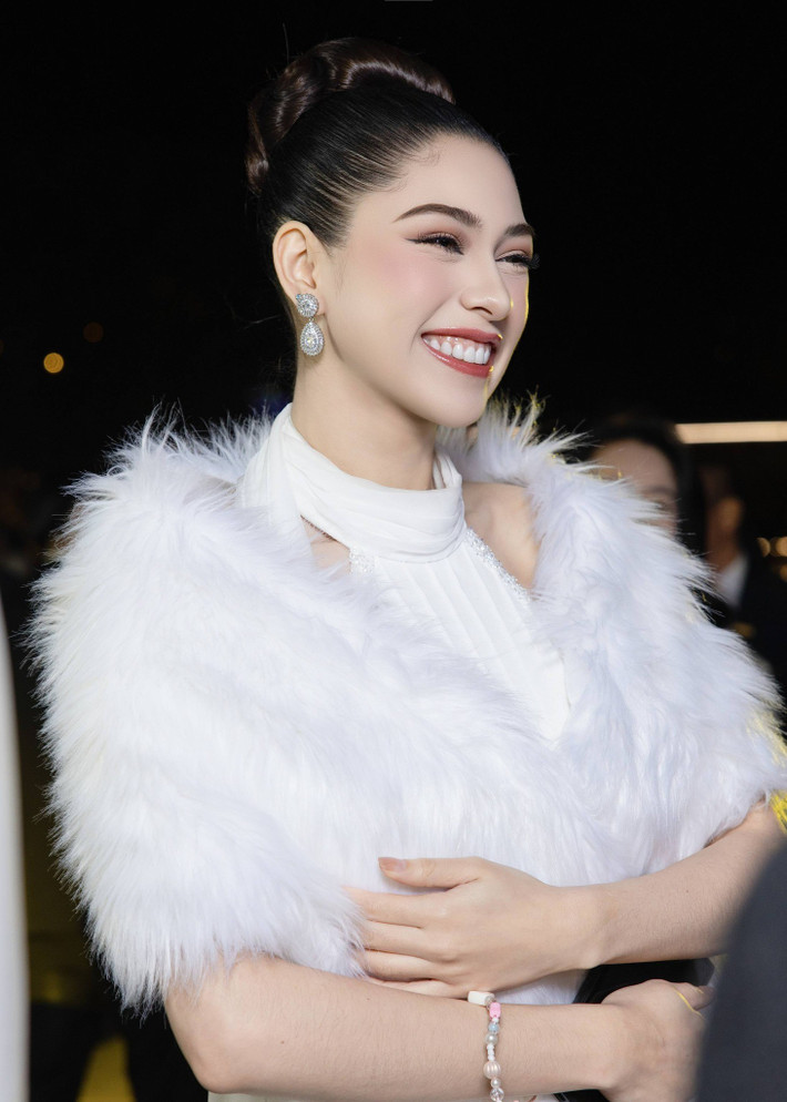 Tổ chức Miss Cosmo cho biết, Á hậu Chelsea Fernandez sẽ có nhiều hoạt động khi trở về Philippines. Ảnh: FB Chelsea Fernandez.