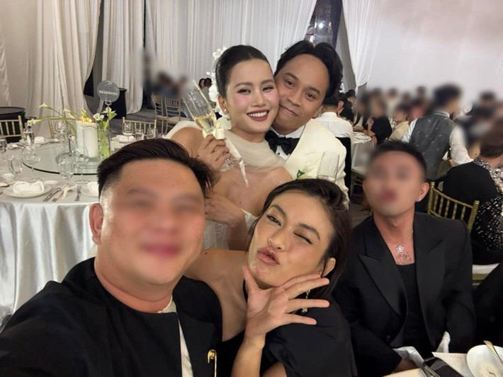 Mâu Thuỷ dí dỏm chia sẻ: "Chào Ly, 'mâu thuẫn' giao cho 'hậu thuẫn' nha". Ảnh: FB Mâu Thuỷ.