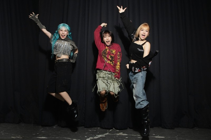 Tháng 1/2025, nhóm XYNTRA ra mắt MV Quăng hết đi. Ảnh: Đẹp.