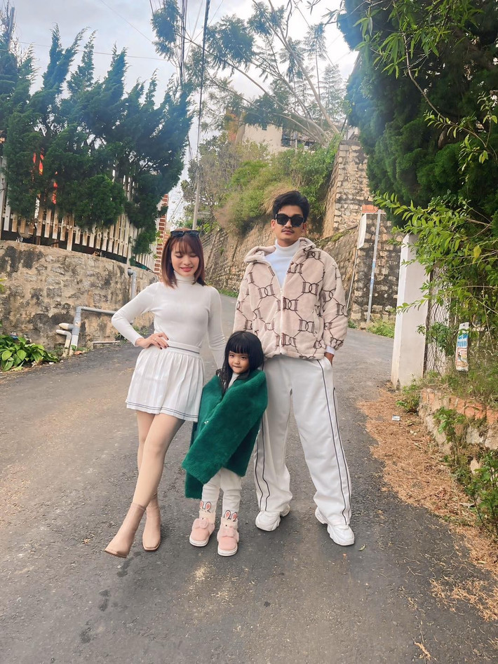 Theo Znews, trong một talkshow, Thảo Vy từng chia sẻ rằng khi còn yêu, Mạc Văn Khoa là người thường xuyên phải dỗ dành mỗi lúc cô giận. Nhưng sau khi kết hôn, chính cô lại là người chủ động nhường nhịn, giữ gìn không khí gia đình.