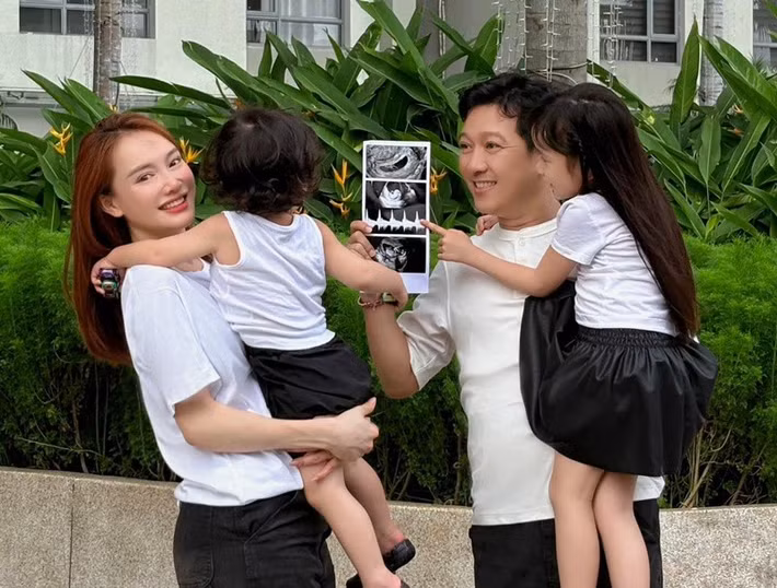 Nhã Phương đang mang bầu 3 sau khi có con gái vào năm 2019 và con trai năm 2023. Ảnh: FB Nhã Phương.