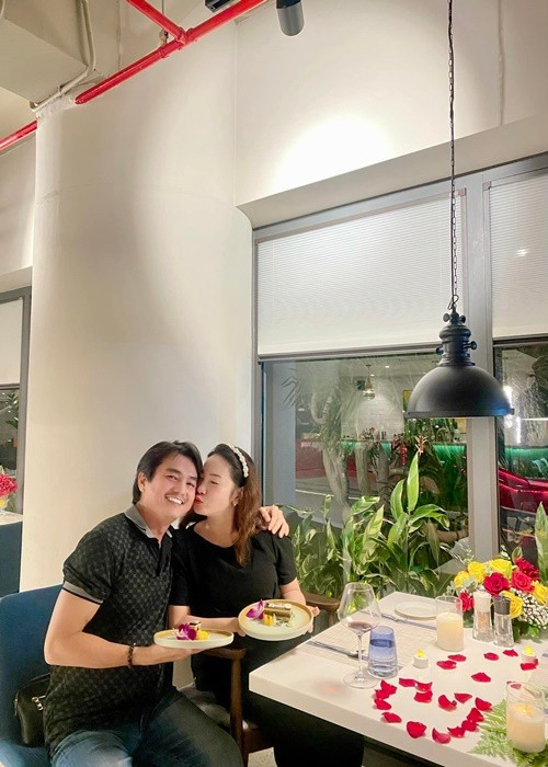 Trên truyền thông, Cao Minh Đạt luôn dành lời có cánh cho Trúc Trương. Nam diễn viên khen vợ đảm đang, nấu ăn ngon. Ảnh: FB Cao Minh Đạt.