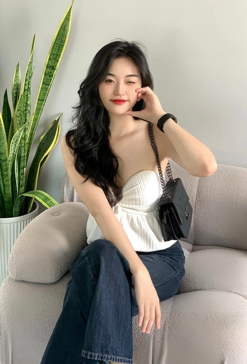 Nàng hậu chia sẻ trên Znews, sau khi tham gia Miss Grand Vietnam 2024, cô tiếp xúc nhiều hơn với sàn runway, có nhiều mối quan hệ hơn. Nhờ vậy, công việc người mẫu của ổn định. Ảnh: FB Yến Nhi.