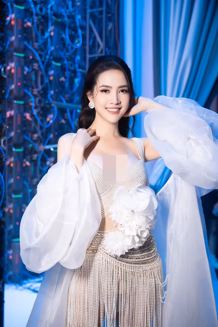 Phan Thị Mơ còn dí dỏm chia sẻ: "Thật không thể tin được, trong khi các bạn bằng tuổi mình đã có em bé, tôi vẫn nghĩ mình là em bé". Ảnh: FB Phan Thị Mơ.