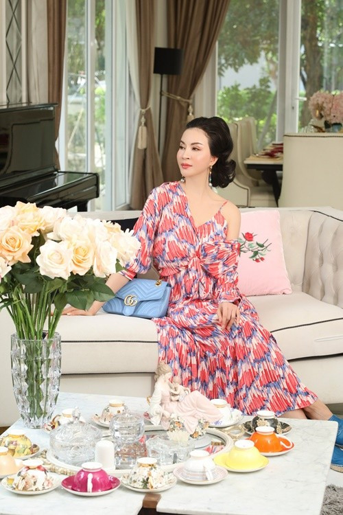 Vào showbiz, Thanh Mai đóng phim, làm MC, người mẫu. Nhiều năm qua, cô còn lấn sân kinh doanh. Thanh Mai hiện tại sở hữu khối tài sản "không phải dạng vừa". Ít năm qua, cô sống trong biệt thự triệu đô, rộng 800m2. Ảnh: FB Thanh Mai.