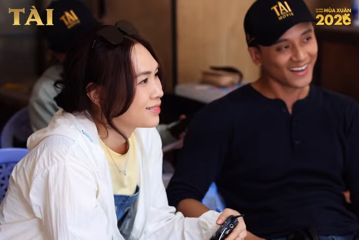 Trong những thời điểm Mai Tài Phến trực tiếp diễn xuất, Mỹ Tâm luôn chủ động hỗ trợ anh trong công tác đạo diễn. Sự kết hợp này giúp nam diễn viên cảm thấy yên tâm và có thêm năng lượng làm việc. Ảnh: FB Mỹ Tâm.