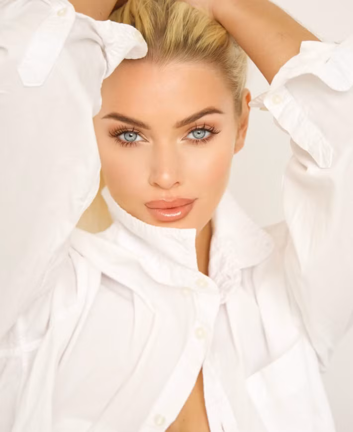 Victoria có chuyến công tác ở nhiều quốc gia, vùng lãnh thổ như Việt Nam, Ecuador, Guatemala, Costa Rica...Ảnh: Miss Universe.