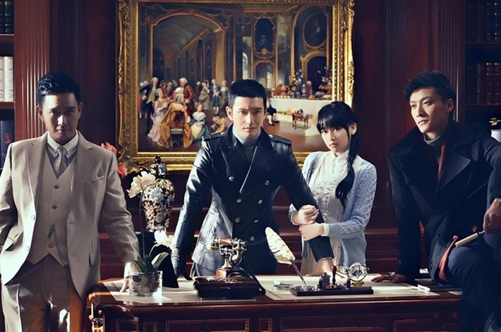 Trong Cẩm Tú duyên hoa lệ mạo hiểm, Trần Kiều Ân vào vai bạn gái của Huỳnh Hiểu Minh (thứ hai bên trái). Ảnh: Znews.