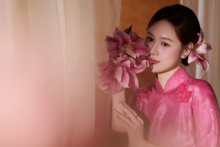 Anh Phạm sở hữu gương mặt thanh tú với các đường nét hài hòa, mang đậm vẻ đẹp Á Đông.