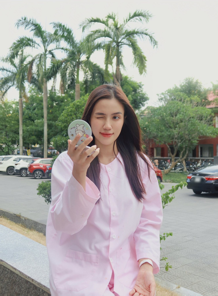 Minh Nhàn chưa tiết lộ thêm về ca phẫu thuật. Ảnh: FB Minh Nhàn.