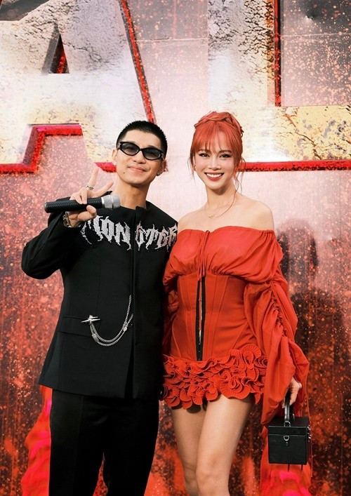 Người đẹp chia sẻ trên Dân Việt, Cường Seven lo lắng khi biết cô thi Chị đẹp đạp gió. Ảnh: FB Vũ Ngọc Anh.