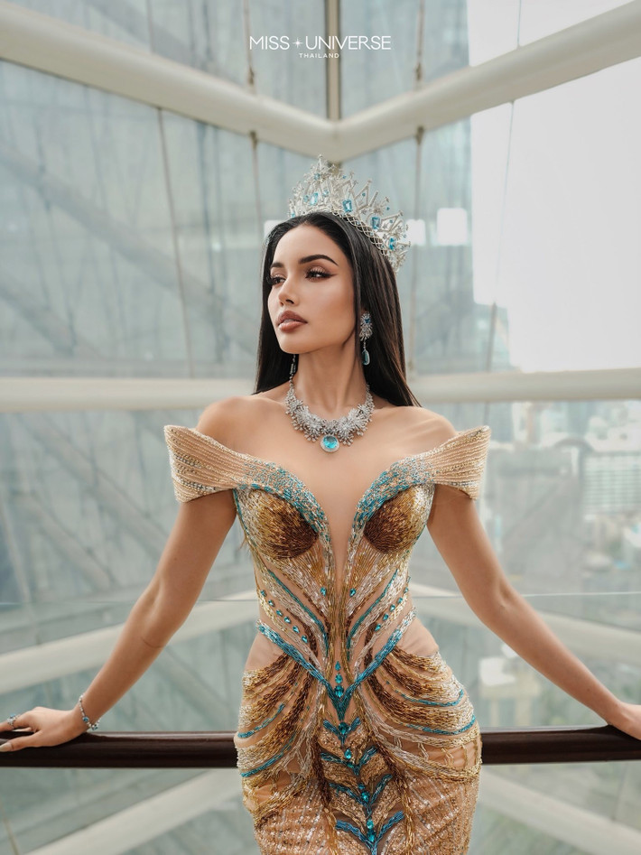 Veena Praveenar Singh đăng quang Miss Universe Thailand 2025- Hoa hậu Hoàn vũ Thái Lan 2025. Cô mang hai dòng máu: Ấn Độ và Thái Lan. Ảnh: Miss Universe Thailand.