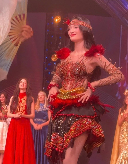 Trong chung kết Miss World 2025- Hoa hậu Thế giới, Ý Nhi ghi tên mình vào top 40 chung cuộc. Ảnh: FB Ý Nhi.