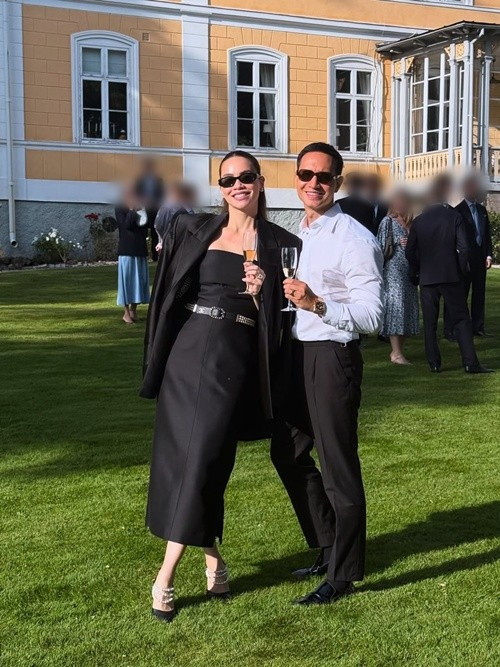 "Đám cưới ấm cúng, sang trọng, cảm xúc, thật lòng và hết mình", cô viết. Ảnh: Instagram Hồ Ngọc Hà.