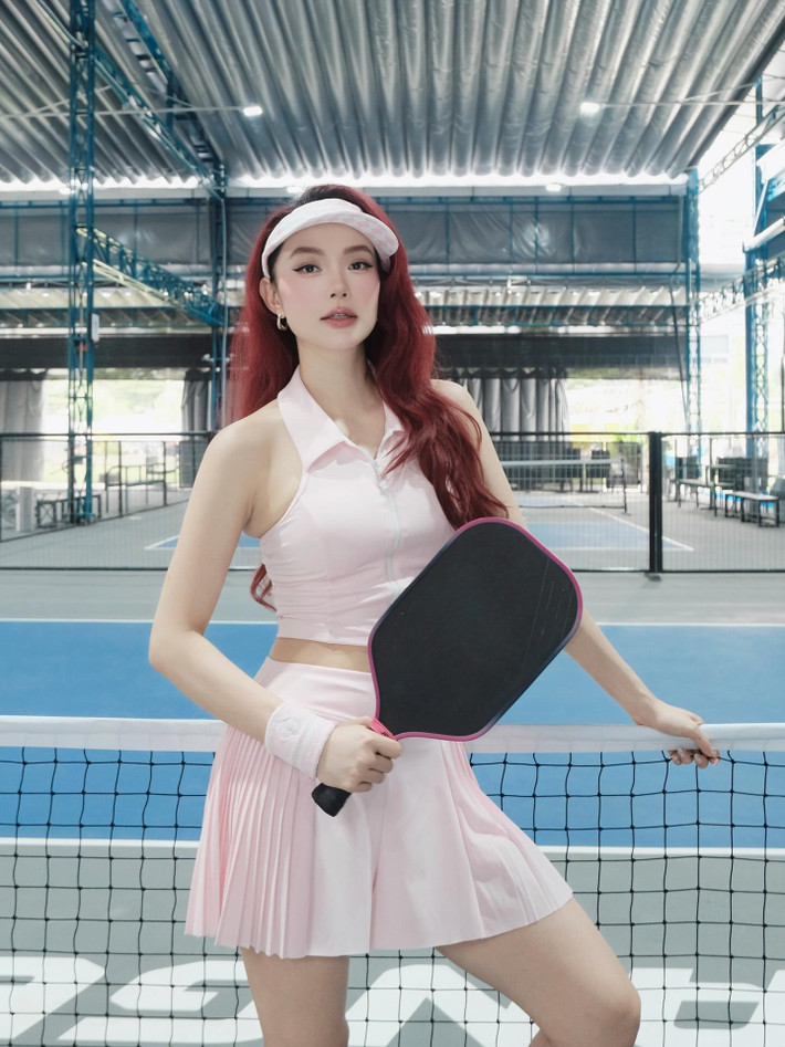Minh Hằng chia sẻ, doanh nhân Quốc Bảo biết sở thích của vợ nên xây tặng cụm 12 sân pickleball.