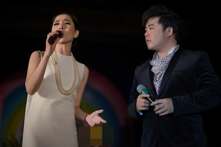 Đến năm 2010, khi trở về Việt Nam thực hiện liveshow đầu tiên, Quang Lê mạnh dạn mời Lệ Quyên tham gia chương trình. Từ đó, ca khúc “Sầu tím thiệp hồng” do cả hai song ca nhanh chóng trở thành dấu ấn đặc biệt và được khán giả yêu mến suốt nhiều năm. Ảnh: Arttimes.