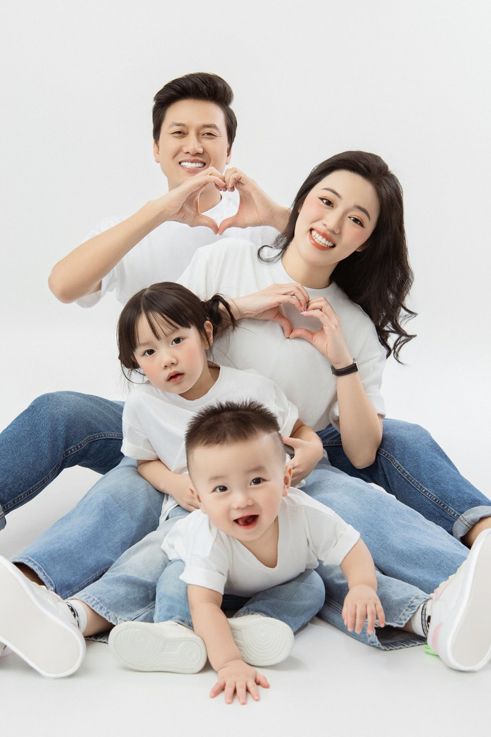 Ngoài bé Bào Ngư, Quách Ngọc Tuyên và Thảo Hân còn có cậu con trai tên Vi Cá. Trong cuộc phỏng vấn với Vietnamnet, Quách Ngọc Tuyên nói biết ơn vợ vì cô chăm con nhỏ, một tay quán xuyến nhà cửa khi anh bận công việc.