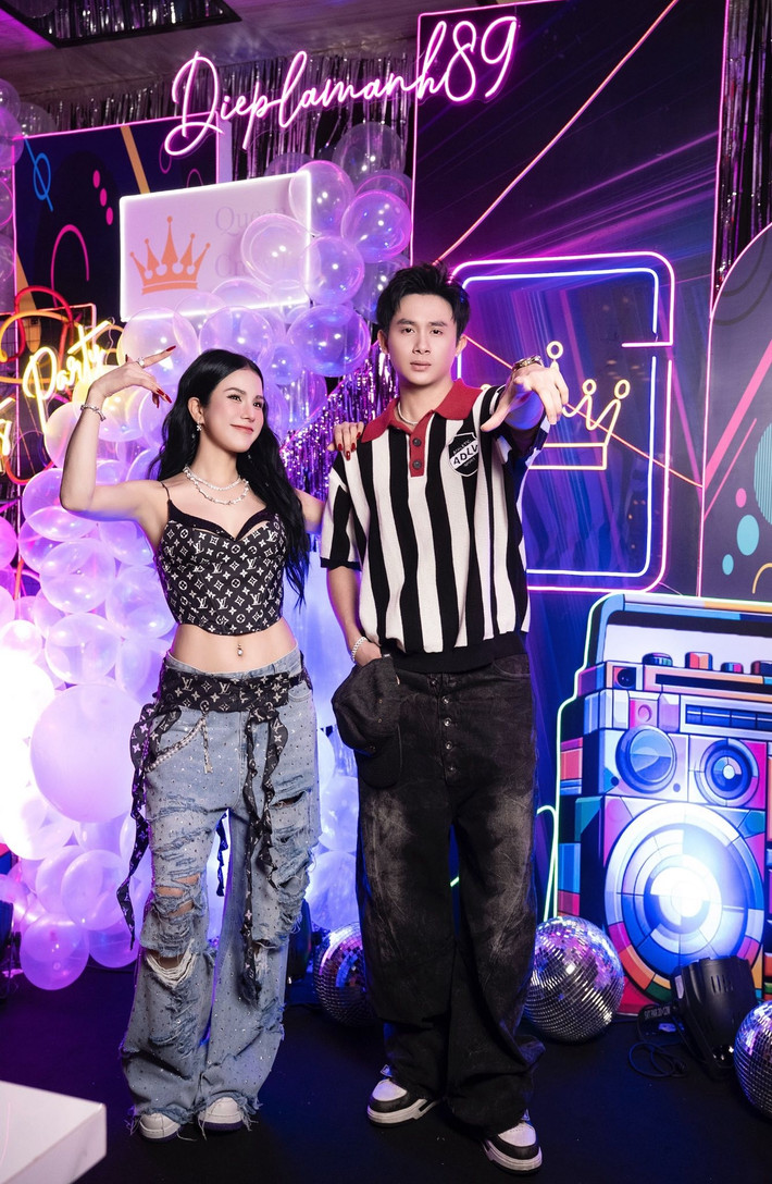 Loạt ảnh Phạm Kiên dự tiệc sinh nhật của Diệp Lâm Anh đang thu hút sự quan tâm của nhiều khán giả. Ảnh: FB Phạm Kiên.