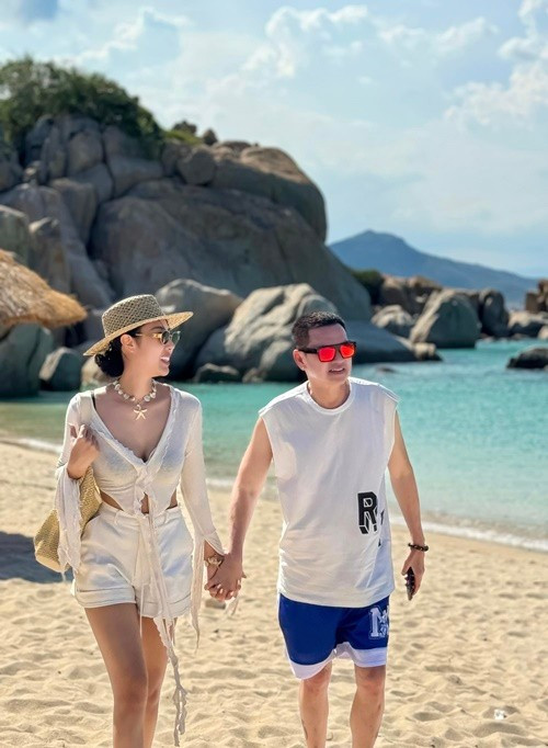 Quang Minh và bạn gái kém anh 37 tuổi gây chú ý khi đi nghỉ dưỡng cách đây không lâu. Ảnh: FB Quang Minh.