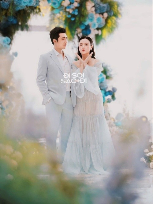 Theo Saostar,trong tiệc kỷ niệm, Minh Đạt cho biết: "Ngày xưa, mình cứ đi làm, xong về tập gym rồi đi về. Còn bây giờ thì sáng thức dậy sẽ quay ra bên cạnh hỏi "Vợ ơi, sáng nay mình có đi cà phê không, có đi đâu chơi không?". Ảnh: Thương Trường.