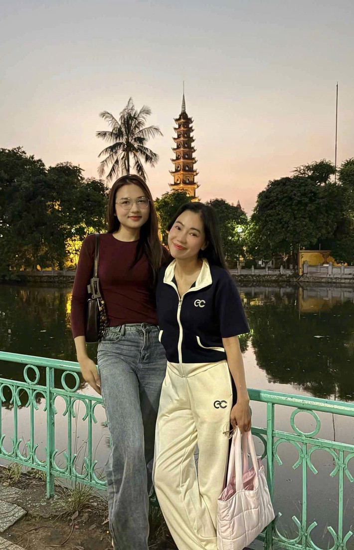 Thu Ngân dành lời ngọt ngào cho bà Kim Dung: “Em xin cảm ơn chị Phạm Kim Dung- người chị đã truyền rất nhiều niềm cảm hứng cho em đặc biệt là sự mạnh mẽ ở chị, giúp em vượt ra khỏi vùng an toàn của bản thân để tốt hơn mỗi ngày”. Ảnh: FB Thu Ngân.