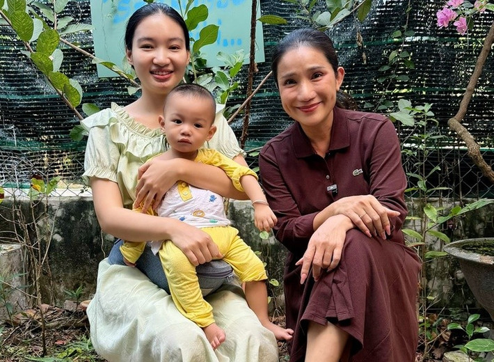 “Tội nghiệp chị Tường lắm, mọi người đừng nghĩ vậy. Lúc nào cũng có em đi chung, chỉ là không quay thôi”, Phụ Nữ Việt Nam dẫn lời vợ Tiết Cương. Ảnh: FB Cát Tường.