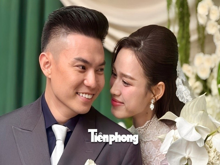 Đỗ Thị Hà chưa tiết lộ về chuyện tình giữa cô và Viết Vương. Trước khi lên xe hoa, cặp đôi lộ nhiều bằng chứng cùng đi du lịch nước ngoài, tham gia các hoạt động của Tập đoàn Sơn Hải. Ảnh: Tiền Phong.