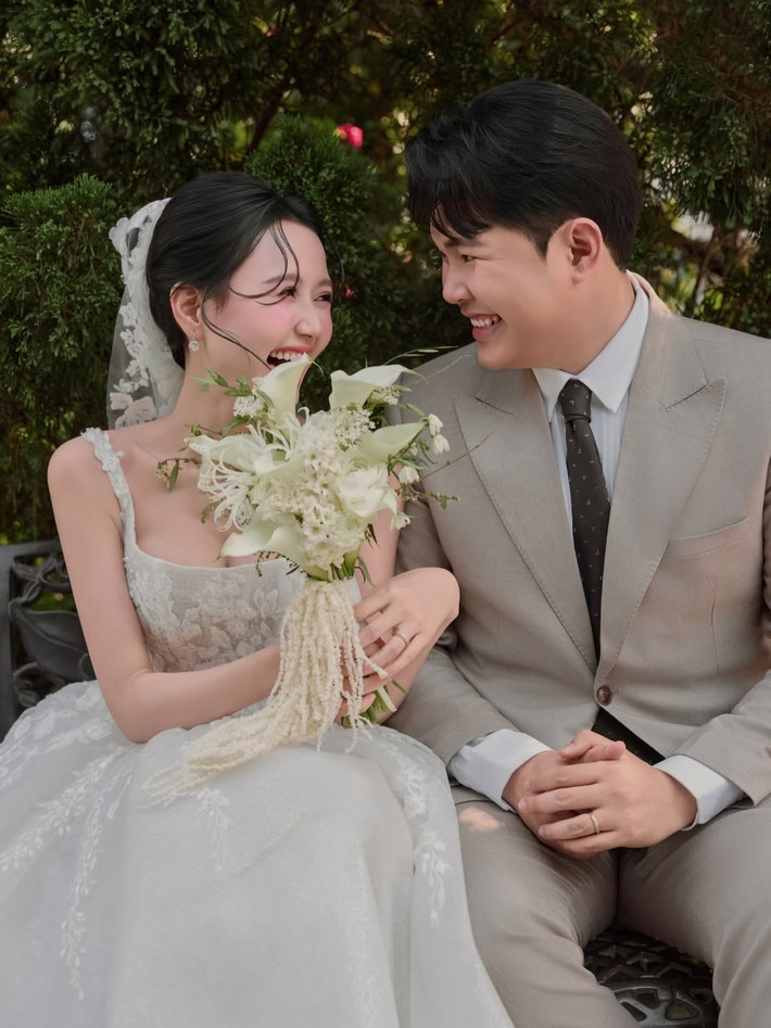 Trước khi kết hôn, Nhung Gumiho hoạt động trong vai trò người mẫu, diễn viên và MC.