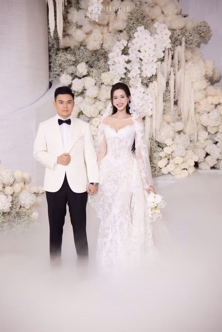 Hoa hậu Đỗ Thị Hà và doanh nhân Viết Vương tổ chức lễ ăn hỏi và đám cưới tại Quảng Trị vào tháng 10/2025 và hôn lễ tại Hà Nội vào tháng 11/2025. Sau ngày trọng đại, Đỗ Thị Hà viết tâm thư.