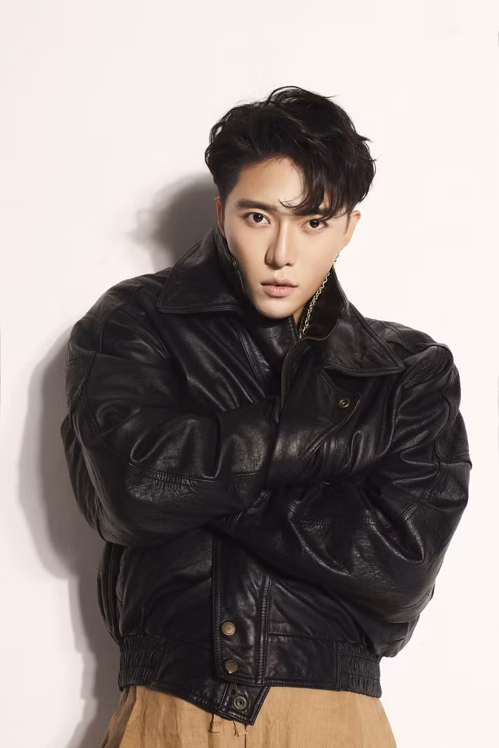 Châu Đăng Khoa bắt đầu gây chú ý khi ca khúc "Bận rộn" của anh đoạt giải Bài hát ấn tượng do khán giả bình chọn tại Bài hát Việt tháng 10/2012. Sau đó, anh sáng tác nhiều ca khúc được yêu thích như "Hương đêm bay xa", "Just love", hay "Tôi thấy hoa vàng trên cỏ xanh".