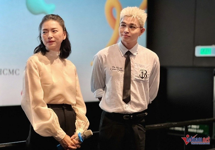 Năm 2024, đạo diễn Ngô Thanh Vân tin tưởng Jun Phạm nên trao lại trọng trách người dẫn dắt dự án gây quỹ hỗ trợ trẻ em mắc bệnh tim bẩm sinh Vết sẹo cuộc đời cho học trò. Ảnh: Vietnamnet.