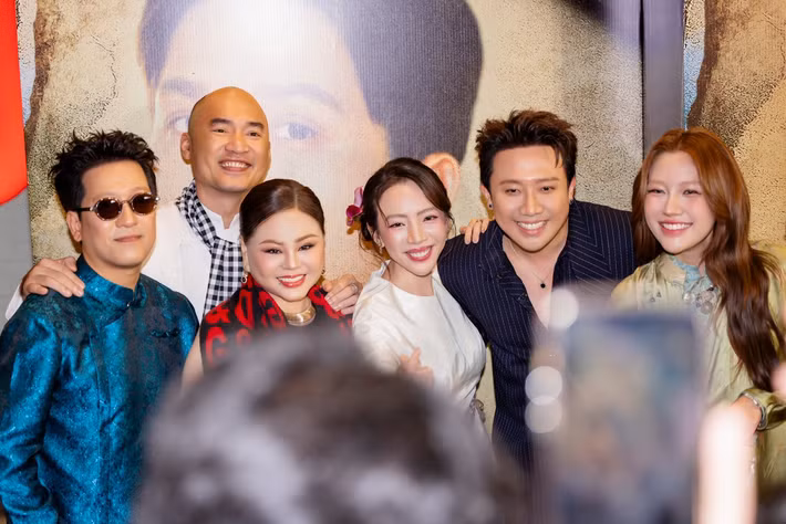 "Mọi người ra rạp xem phim ủng hộ Ai thương ai mến nhé. Chúc mừng hai bạn yêu của tôi", Trấn Thành viết trên trang cá nhân. Ảnh: FB Trấn Thành.