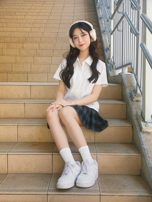 "Từ nhỏ, em đã rất mê hát và nhảy. Hiện tại, em thấy mình đã đến rất gần với ước mơ lúc nhỏ. Trong tương lai, em mong mình sẽ trở thành một nghệ sĩ đa năng, có thể tham gia nhiều lĩnh vực nghệ thuật", nữ diễn viên chia sẻ trên Vietnamnet. Ảnh: FB Bảo Ngọc.