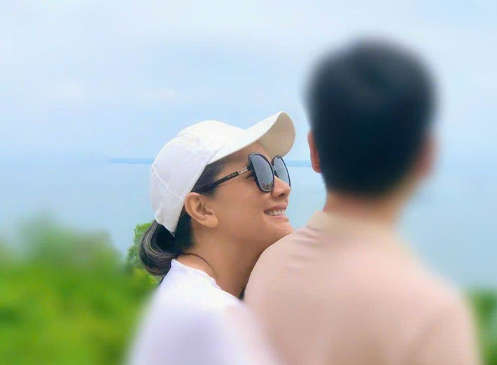 "Cảm ơn người ấy đã luôn bên cạnh chăm sóc em những ngày qua", Kiều Trinh viết. Ảnh: FB Kiều Trinh.