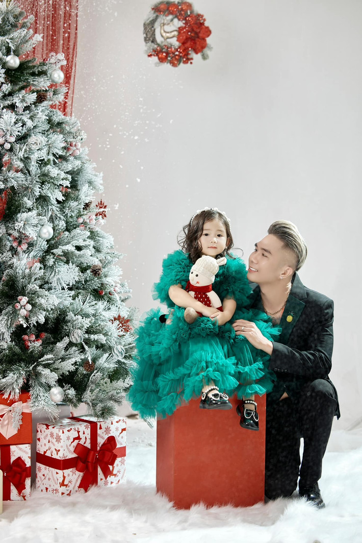 Nguyễn Khánh Đồng Đồng là con gái của ca sĩ Khánh Đơn và người mẫu Huỳnh Như. Cô nhóc chào đời vào năm 2019. Ảnh: FB Đồng Đồng.