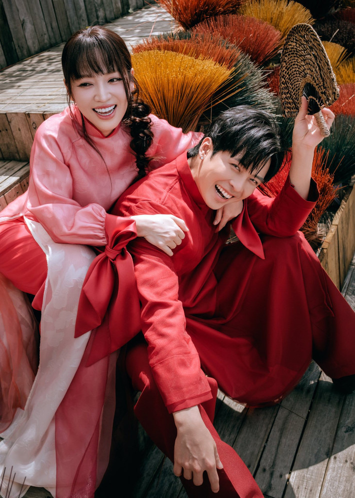 Sau khi kết hôn, Gin Tuấn Kiệt và Puka duy trì cuộc sống khá kín tiếng. Tuy vậy, họ vẫn thỉnh thoảng chia sẻ những khoảnh khắc đời thường như đi du lịch, hẹn hò hoặc quây quần bên gia đình. Từ khi có con đầu lòng, cuộc sống của cả hai càng xoay quanh tổ ấm nhỏ. Ảnh: FB Puka.