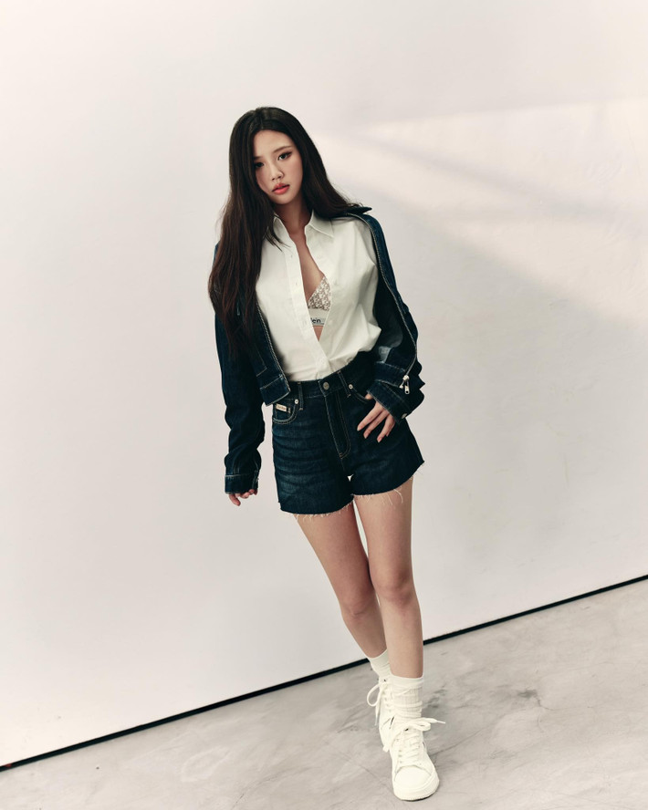 Vài năm trở lại đây, nữ ca sĩ dần chuyển mình sang hình ảnh trưởng thành, quyến rũ. Ảnh: FB AMEE.