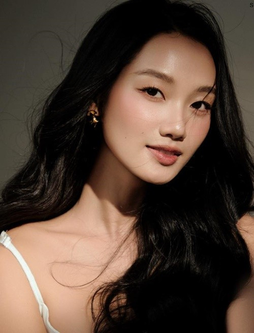 "25 năm trời không một mảnh tình vắt vai là câu chuyện của Quỳnh Anh", Á hậu 1 Miss Universe Vietnam 2024 chia sẻ. Ảnh: FB Quỳnh Anh.