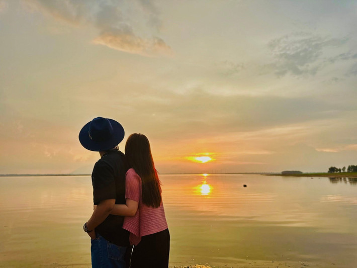 Phía Châu Khải Phong bày tỏ: "Thật là vi diệu mới ngày nào còn tung tăng. Bây giờ thì anh đã có con".