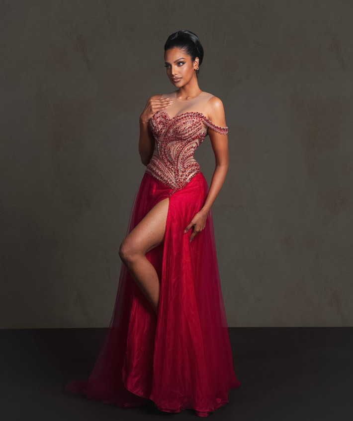 Người đẹp gửi lời cảm ơn đến bố mẹ, người thân vì luôn là chỗ dựa vững chắc cho cô. "Gửi đến chị gái tôi, cảm ơn chị đã luôn ở bên cạnh, dìu dắt và động viên tôi trên từng bước đường", Rashmita viết.