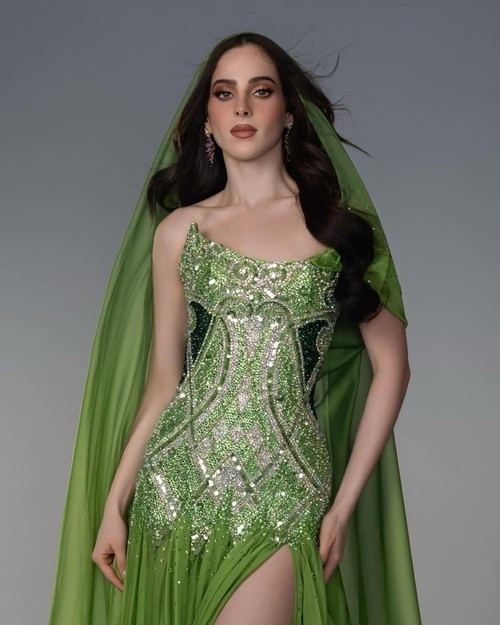 Khi Fatima cho rằng cô bị xúc phạm, ông Nawat ngắt lời và yêu cầu cô giữ im lặng. Bị mắng thẳng mặt, đại diện Mexico bật khóc và rời sự kiện. Ảnh: Instagram Fatima Bosch.