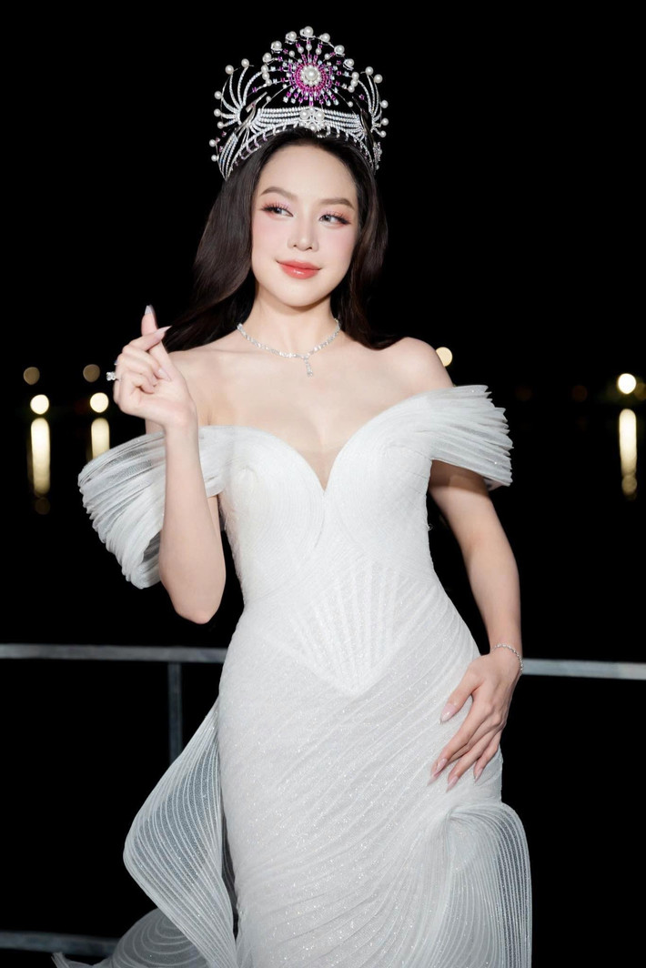 Với Thanh Thủy, danh hiệu Hoa hậu Việt Nam 2022 chưa bao giờ là điều phai nhạt. "Đó là niềm tự hào, là trách nhiệm, và là rất nhiều yêu thương mà Thủy luôn gìn giữ bằng sự trân trọng và biết ơn. Thủy luôn tự hào khi được là một phần của Hoa hậu Việt Nam". Ảnh: FB Thanh Thủy.