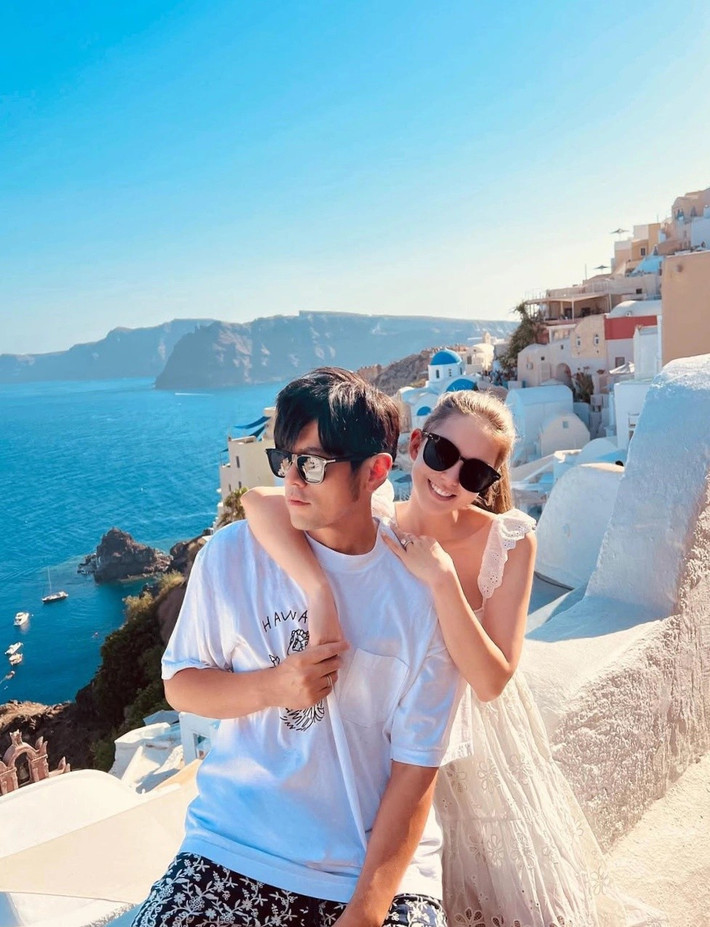 Châu Kiệt Luân sinh năm 1979, là ca nhạc sĩ tài năng của Đài Loan (Trung Quốc). Theo Znews, trong sự nghiệp, anh phát hành 14 album, thực hiện 6 tour lưu diễn vòng quanh thế giới với hơn 300 concert. Năm 2015, anh kết hôn với người mẫu Côn Lăng. Ảnh: Instagram Châu Kiệt Luân.