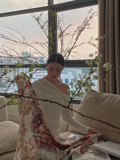 Nàng hậu không ít lần khoe hình ảnh của bản thân trong căn hộ cao cấp. Ảnh: FB Phương Khánh.
