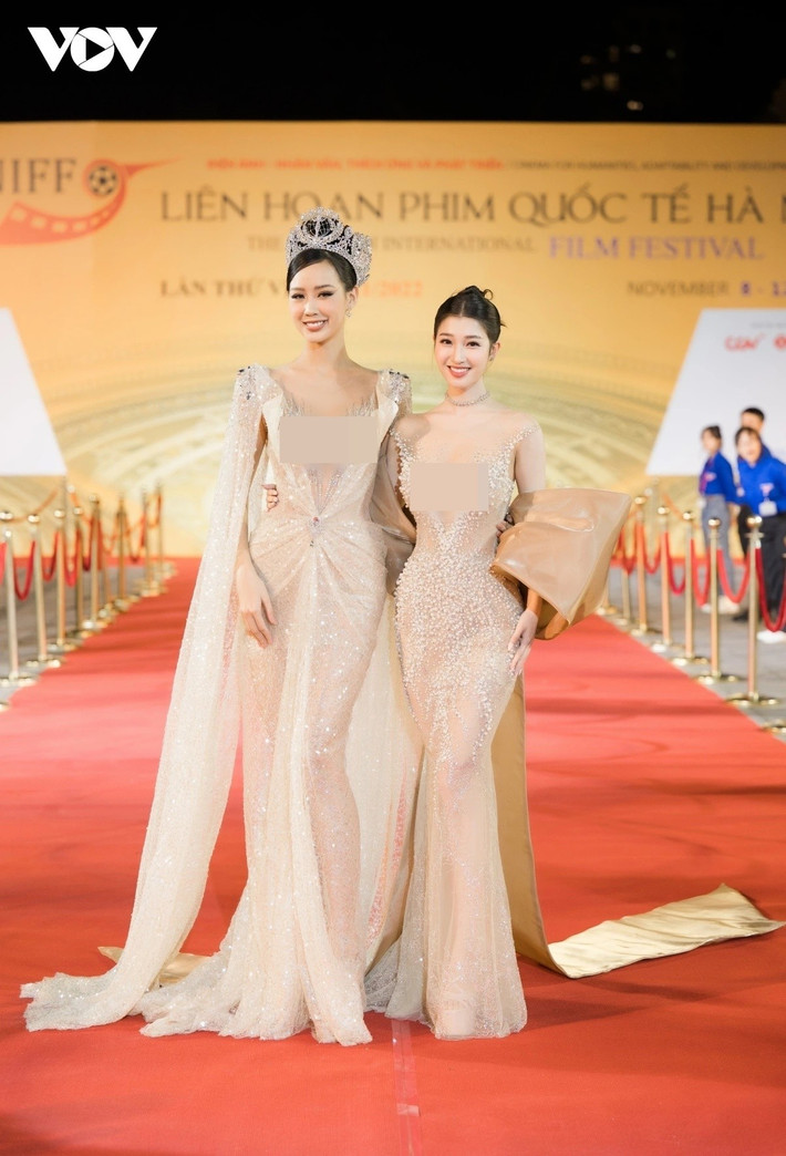 "Gửi em bé Phương Nhi. Hôm nay không còn là cô á hậu nhỏ hay thẹn thùng ngày nào nữa, mà em đã là cô dâu xinh đẹp nhất, rạng rỡ nhất trong chương mới của cuộc đời mình", Bảo Ngọc viết. Ảnh: VOV.