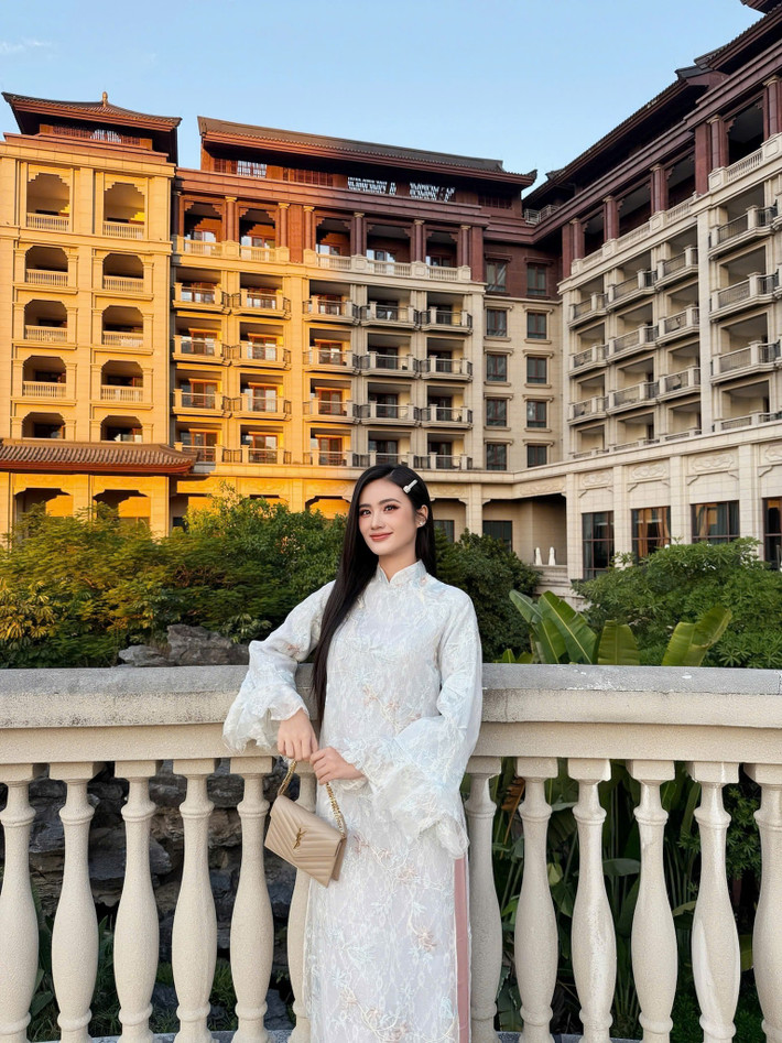 Ý Nhi cầu chúc một năm mới bình an, mong bản thân sẽ luôn vững vàng trước những thử thách và hoàn thành tốt những dự định đã được đặt ra. Ảnh: FB Ý Nhi.