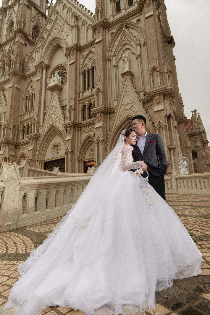 Trước khi đến với Tuệ Tâm, Hùng Thuận từng qua một lần đò, có một cậu con trai. Ảnh: FB Hùng Thuận.