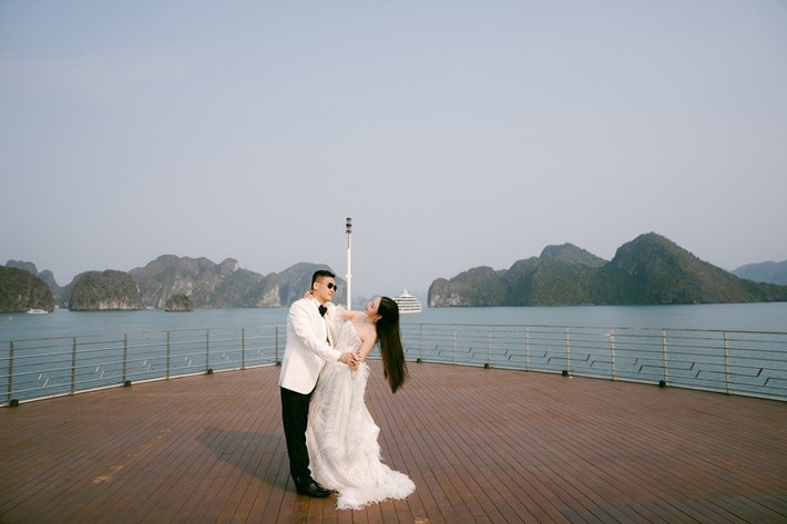 Nữ ca sĩ và doanh nhân Công Thành có 9 năm bên nhau, từ bạn thành người yêu rồi vợ chồng.