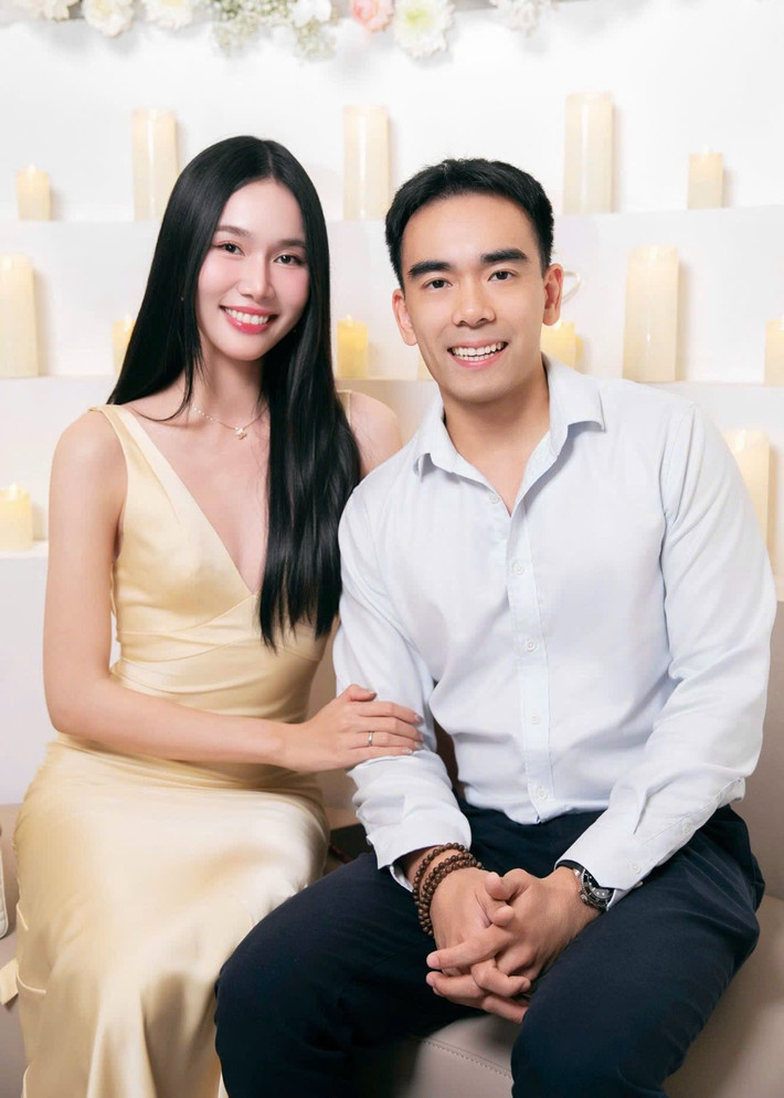Phương Anh chia sẻ trên Dân Việt vào tháng 3/2025, vợ chồng cô rất hạnh phúc với giai đoạn vợ chồng son, cùng nhau trải nghiệm, khám phá và phát triển sự nghiệp. "Chắc chắn trong tương lai gần, chúng tôi cũng sẽ chuẩn bị để xây dựng một tổ ấm đầy đủ hơn", cô nói.