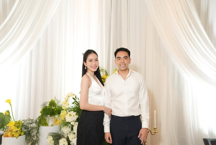 Chồng Phương Anh tên Hồ Đắc Đức. Theo Dân Việt, doanh nhân Đắc Đức từng du học tiến sĩ ở Anh.